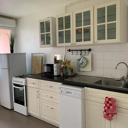 * Modernisa-2 Chambres- Lumineux, Centre-ville דירה